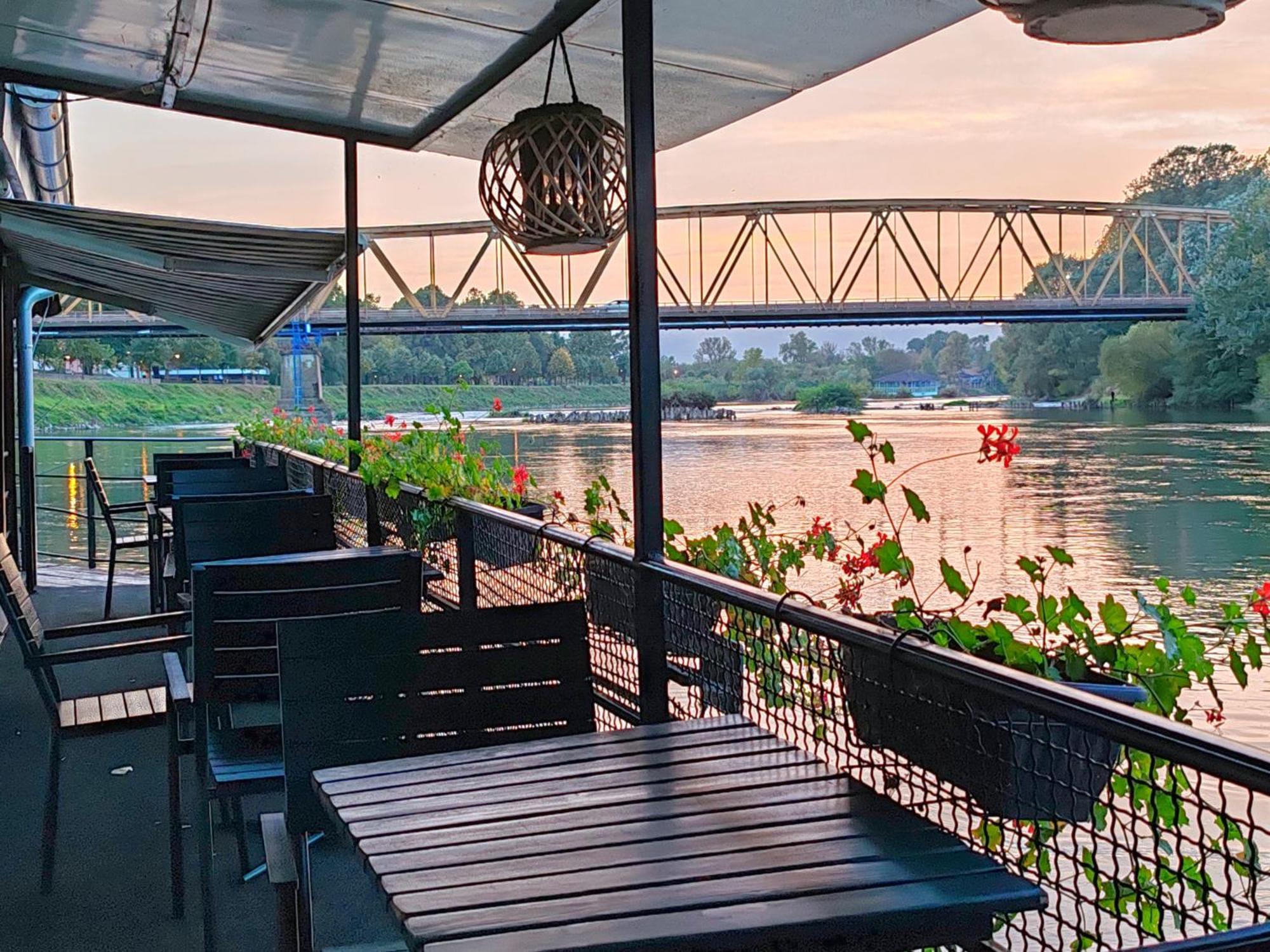 Cruiser Restoran Ćuprija Exteriör bild